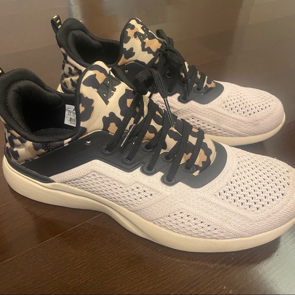 APL SNEAKERS